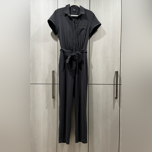 Eddie Bauer Departure Lightweight Grey Belted‎ Jumpsuit Travel Ready Size Medium - Picture 5 of 14